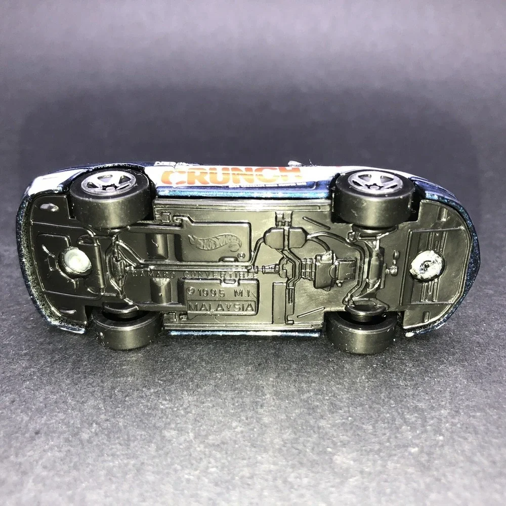 Hot Wheels Nestle Crunch 95 1995 Chevy Chevrolet Camaro Convertible Diecast 1/64